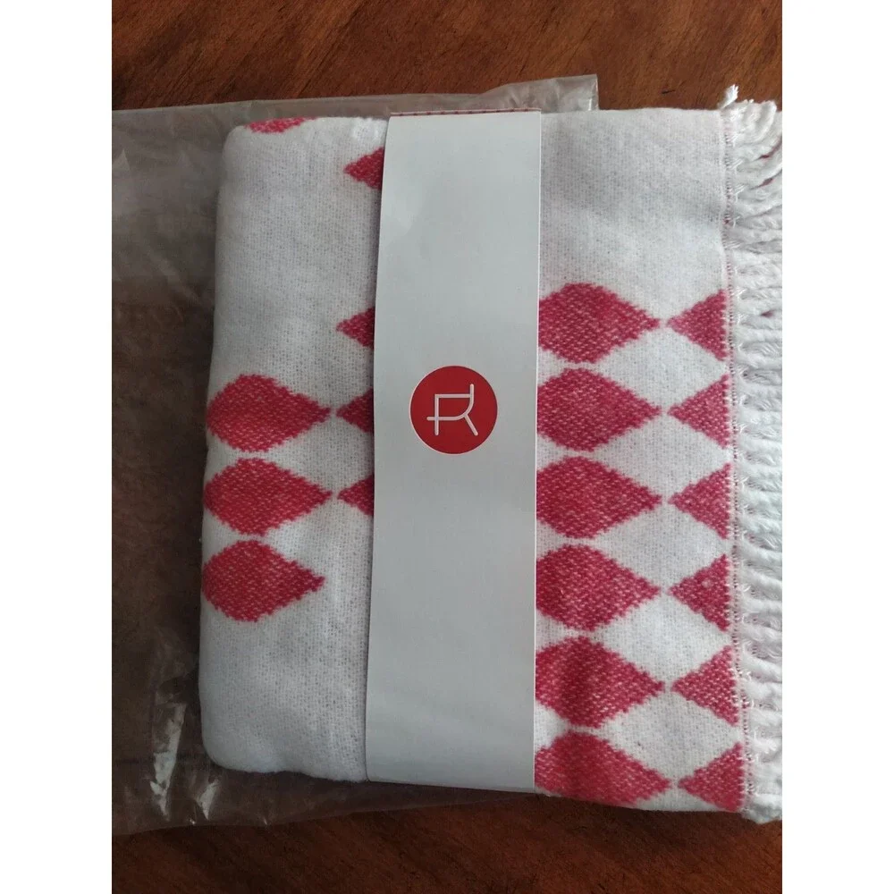 NEW Geometric Diamond Jacquard Reversible Throw Blanket 50